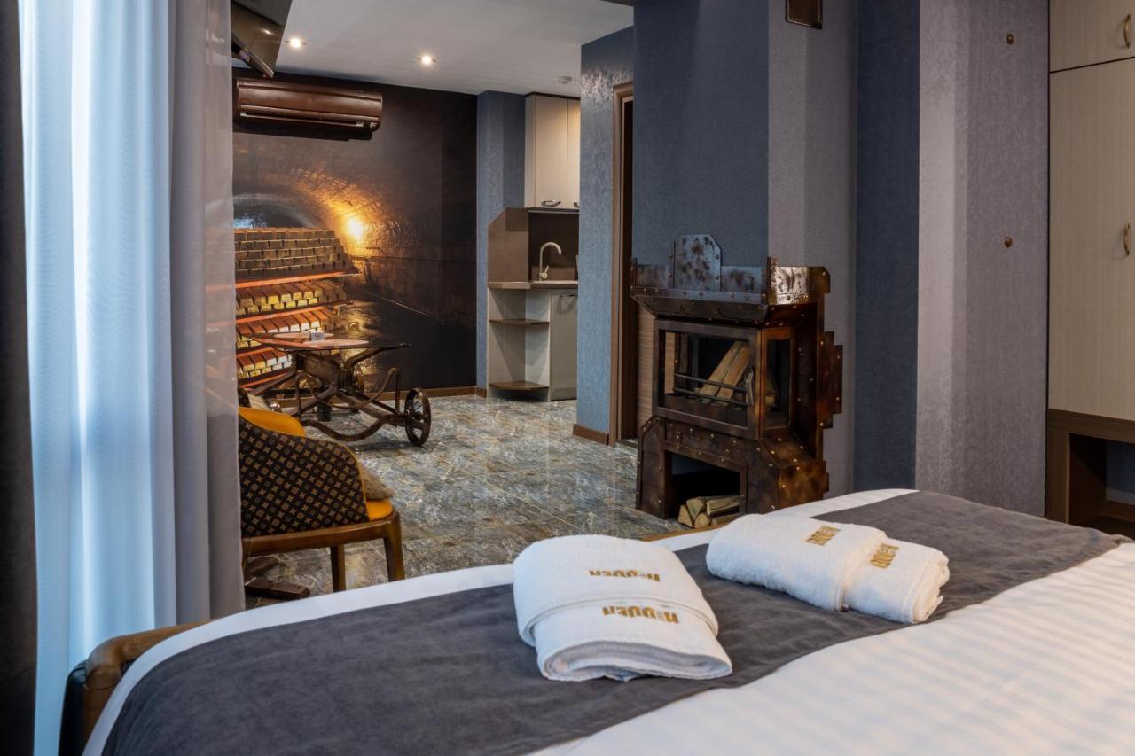 Hidden Bank: Digger'S Dream Apartment Plovdiv Bagian luar foto