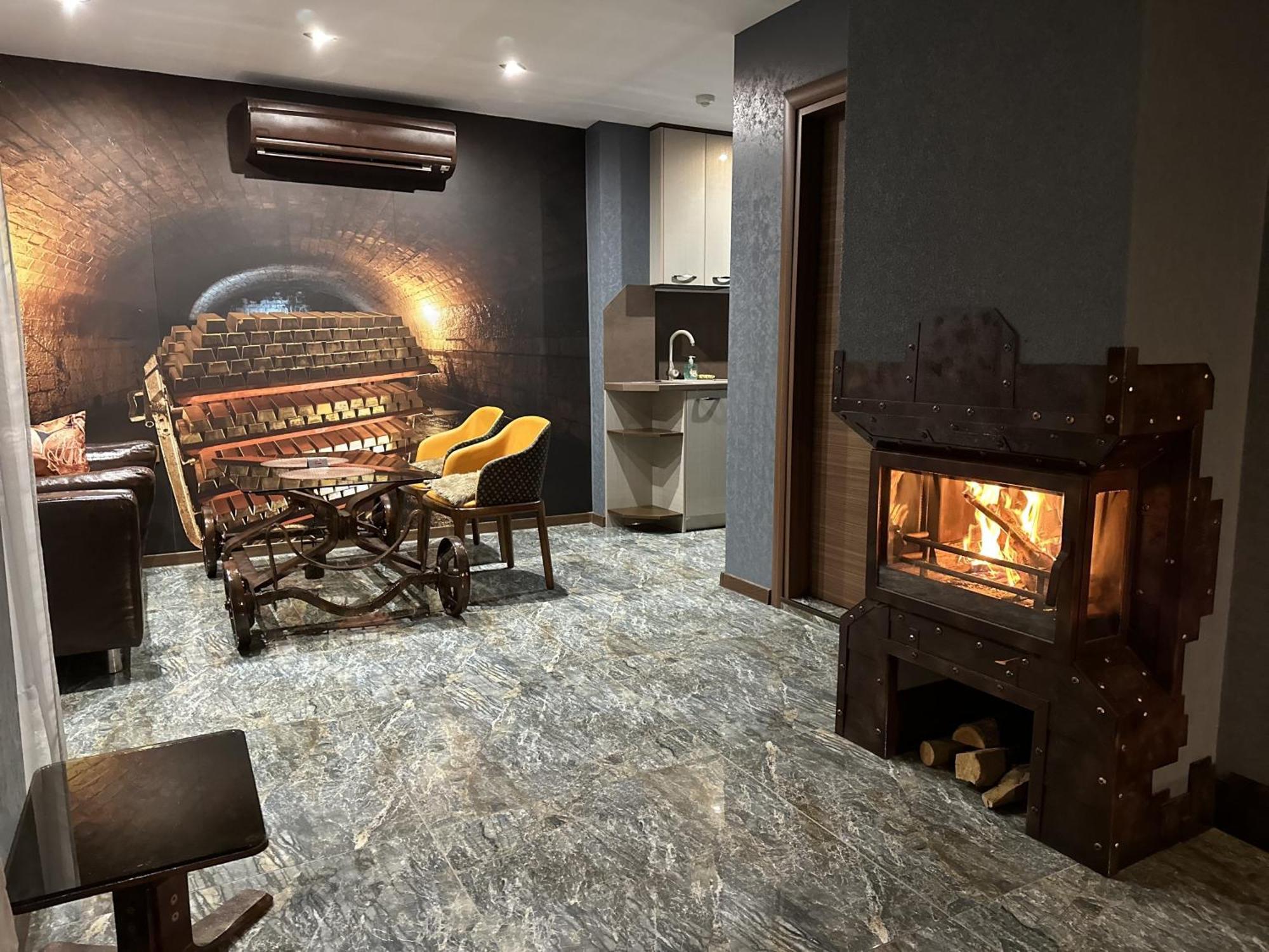Hidden Bank: Digger'S Dream Apartment Plovdiv Bagian luar foto