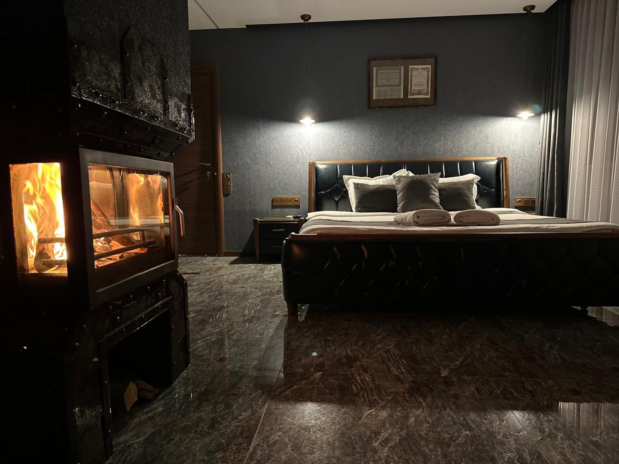 Hidden Bank: Digger'S Dream Apartment Plovdiv Bagian luar foto