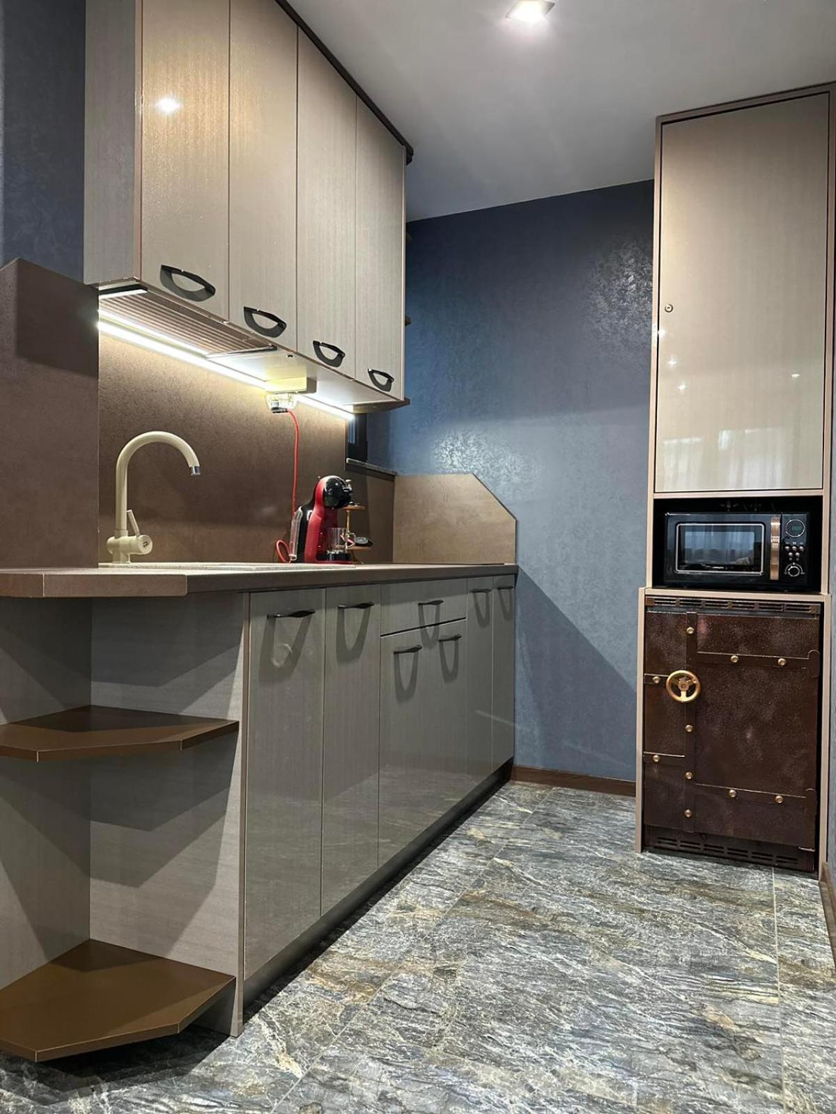 Hidden Bank: Digger'S Dream Apartment Plovdiv Bagian luar foto