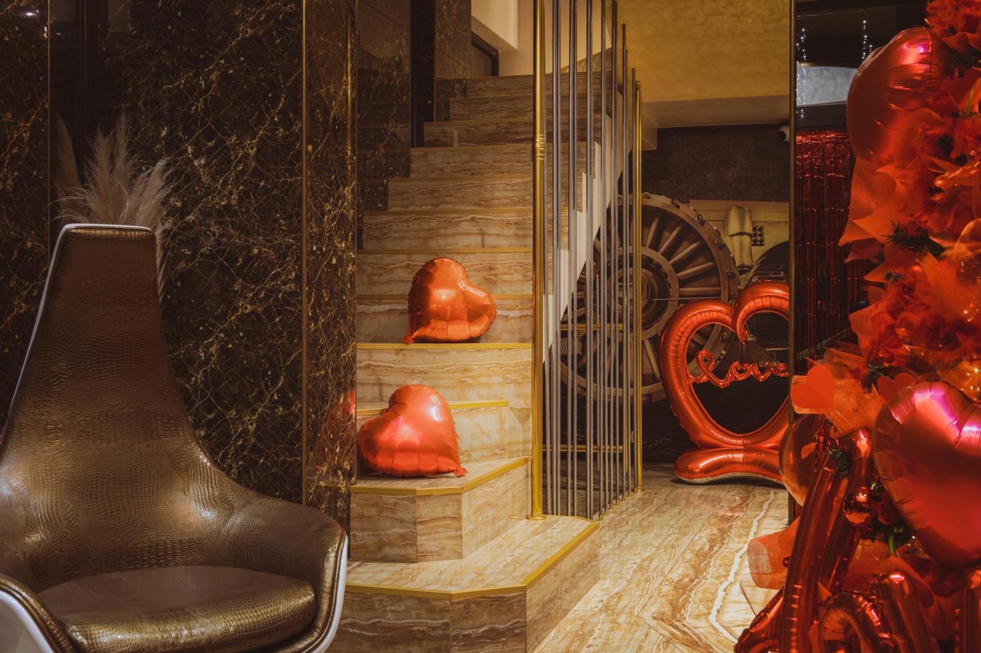 Hidden Bank: Digger'S Dream Apartment Plovdiv Bagian luar foto