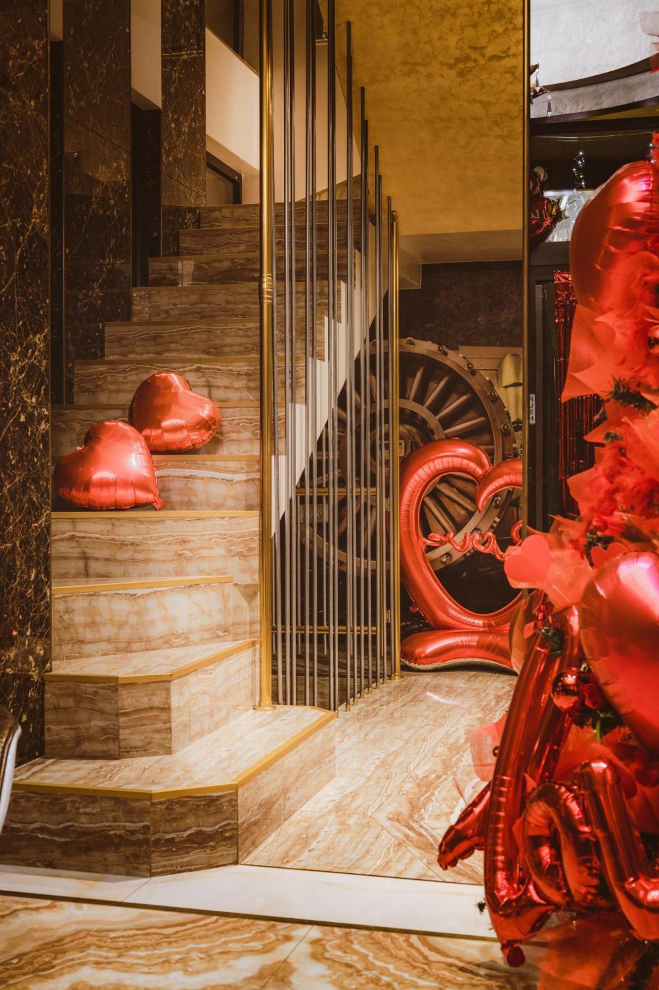 Hidden Bank: Digger'S Dream Apartment Plovdiv Bagian luar foto